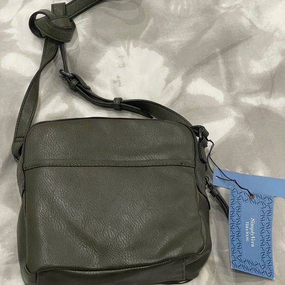 New‎ Simply Vera Vera Wang Green Crossbody 7.5x8” - Picture 5 of 9